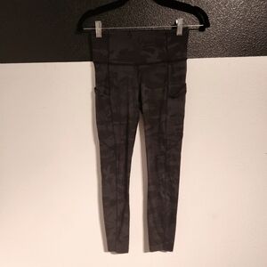Lululemon Women's Active Pants Size 4 Black Camouflage Leggings